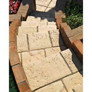 travertino gironda ambientato posa giardino passaggio gradini pietra naturale